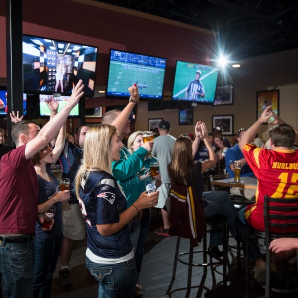 Watch The Game Sports Bars Breweries And Sportsbook Spots In